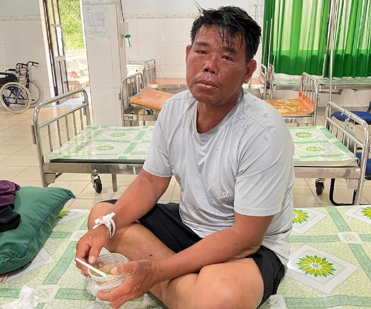 ngu dan song sot than ky sau 4 ngay roi tren bien nghi den vo con de gang suc boi