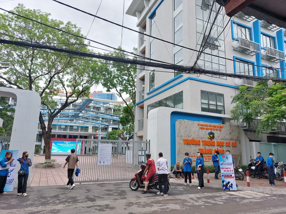 thi vao lop 10 o ha noi 116000 thi sinh lam thu tuc du thi 7