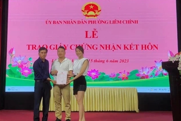 duong tinh cua phuong oanh truoc khi dang ky ket hon voi shark binh2