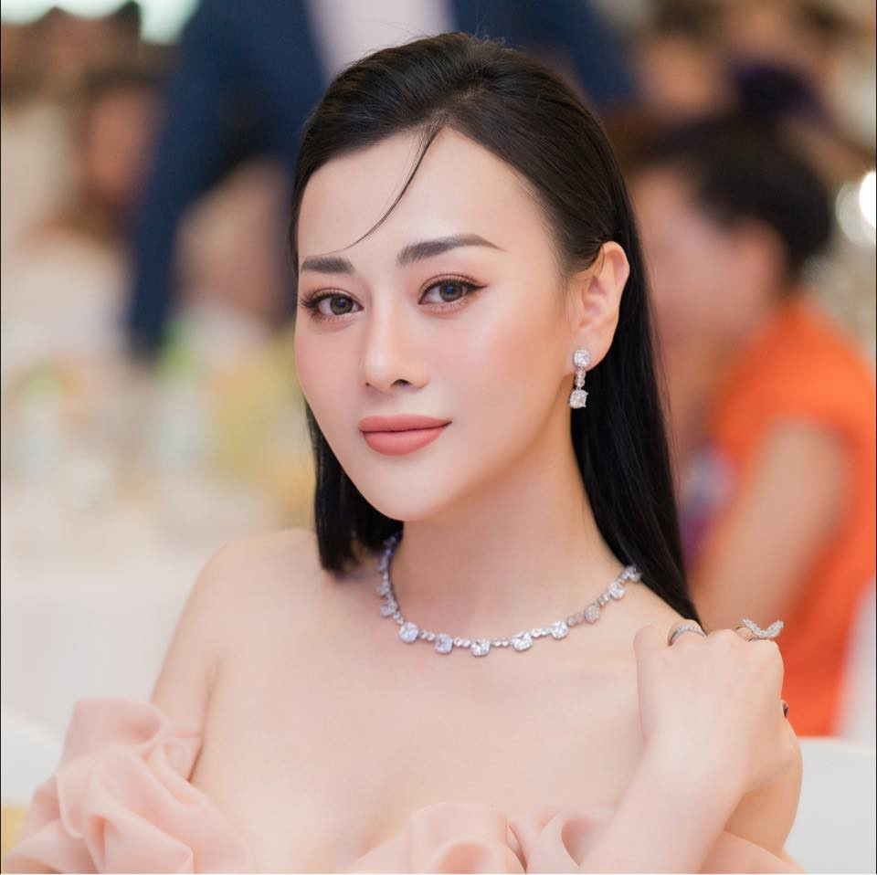 duong tinh cua phuong oanh truoc khi dang ky ket hon voi shark binh3