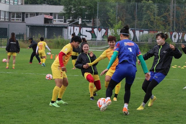 doi tuyen nu viet nam da giao huu voi chu nha u23 ba lan doi tuyen nu viet nam da giao huu voi chu nha u23 ba lan