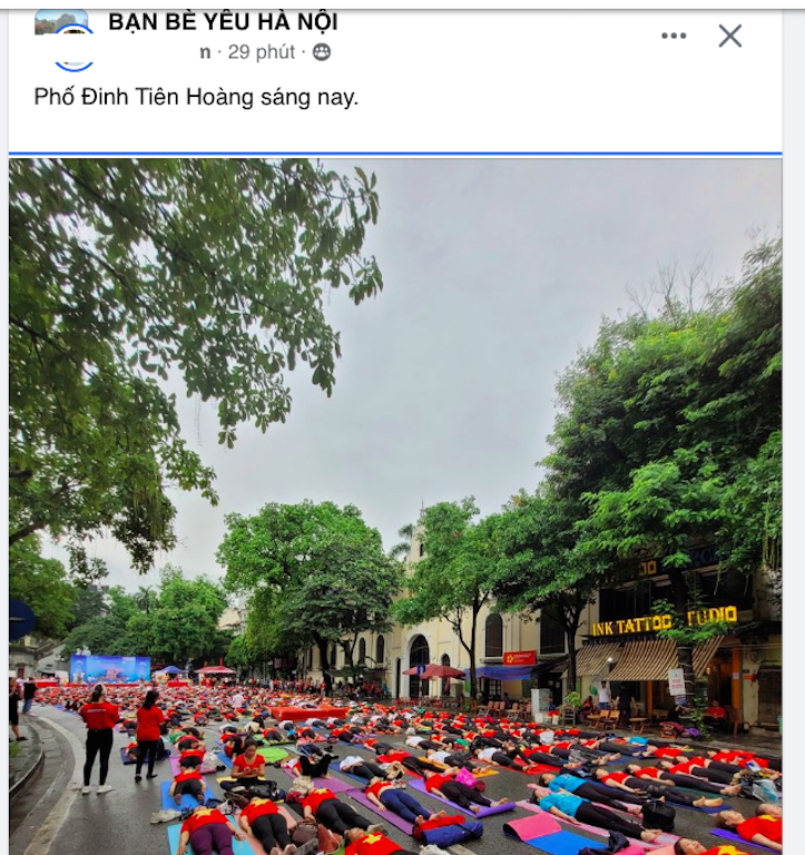 ha noi hang tram nguoi nam o pho di bo ho guom quan hoan kiem len tieng