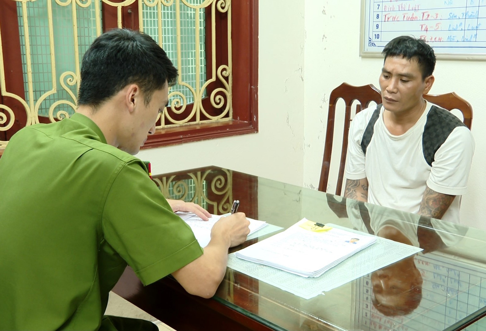 vu dung vo chai bia dap 39 nhat vao dau ban nhau ly lich bat hao cua nghi pham vu dung vo chai bia dap 39 nhat vao dau ban nhau ly lich bat hao cua nghi pham