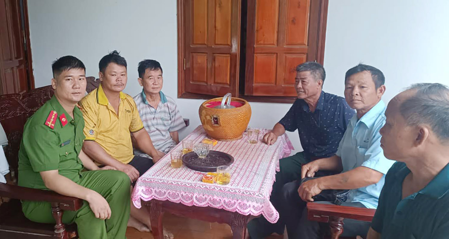 ngat khi duoi gieng sau 13m nguoi dan ong duoc giai cuu kip thoi 2 ngat khi duoi gieng sau 13m nguoi dan ong duoc giai cuu kip thoi 2