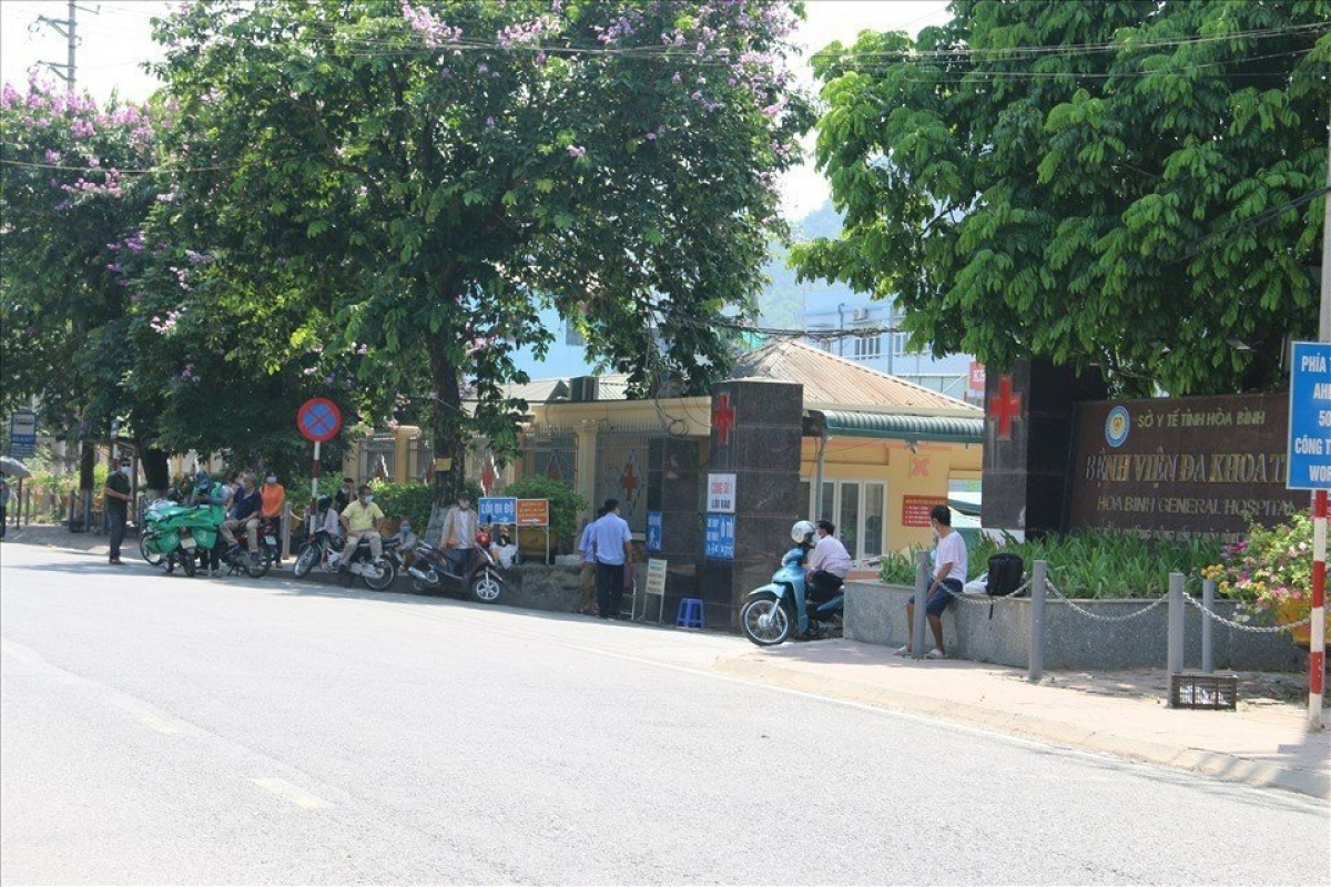 hoa binh nguoi phu nu roi tu tang 8 benh vien xuong dat tu vong hoa binh nguoi phu nu roi tu tang 8 benh vien xuong dat tu vong