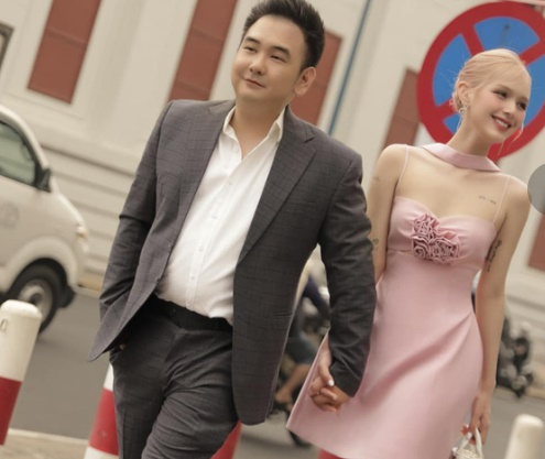 2 co gai viet dep mon mon lam dau hao mon o tuoi 18 duoc chong cung nhu trung mong 10