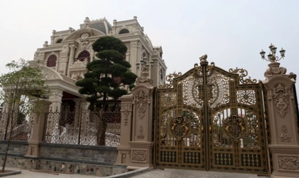 choang ngop voi lau dai nguy nga toa lac tren lo dat 4 mat tien cua dai gia phu ly dspl 5