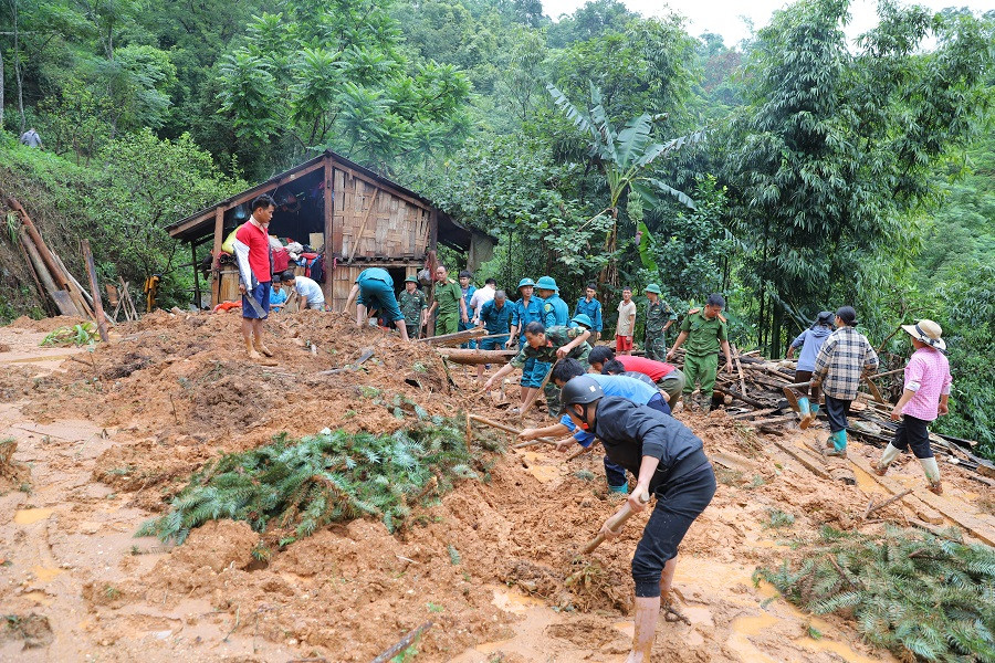 sat lo dat o ha giang khien cap vo chong tu vong 2 chau noi bi thuong sat lo dat o ha giang khien cap vo chong tu vong 2 chau noi bi thuong