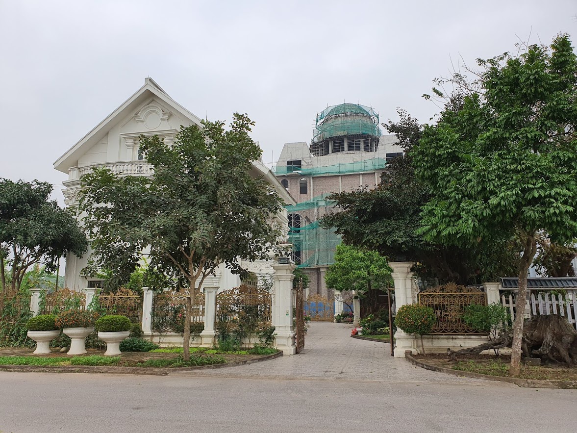 loa mat truoc biet thu dat vang 24k cua dai gia hai duong dspl 7