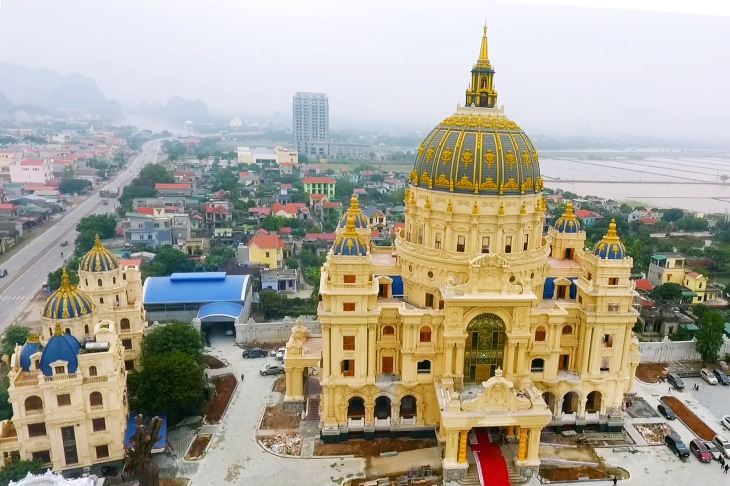 lau dai nghin ty dong cua dai gia ninh binh tran dat vang phong nghe nhac chua duoc 300 nguoi 2 lau dai nghin ty dong cua dai gia ninh binh tran dat vang phong nghe nhac chua duoc 300 nguoi 2