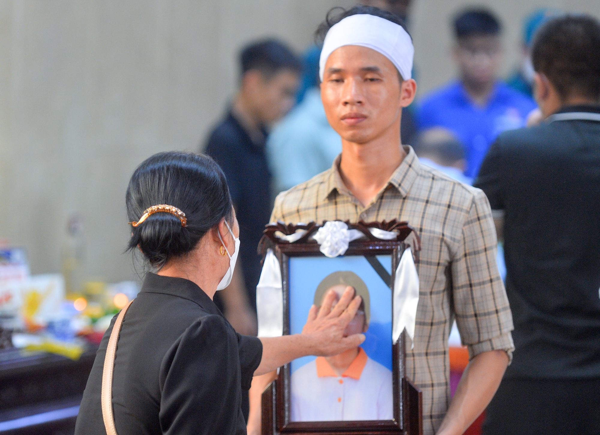 dam nuoc mat dam tang 3 chi em tu vong trong vu chay nha o ha noi dspl 5
