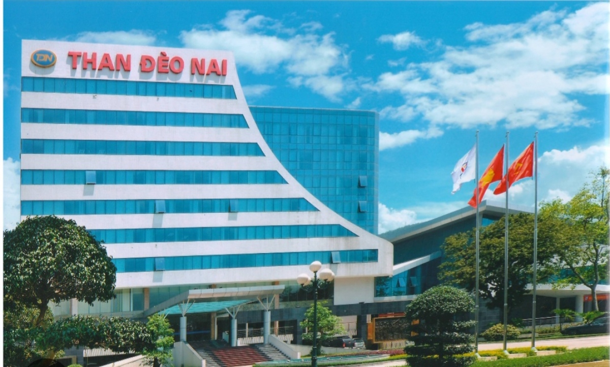 quang ninh va cham voi o to tai cho dat mot pho quan doc tu vong quang ninh va cham voi o to tai cho dat mot pho quan doc tu vong