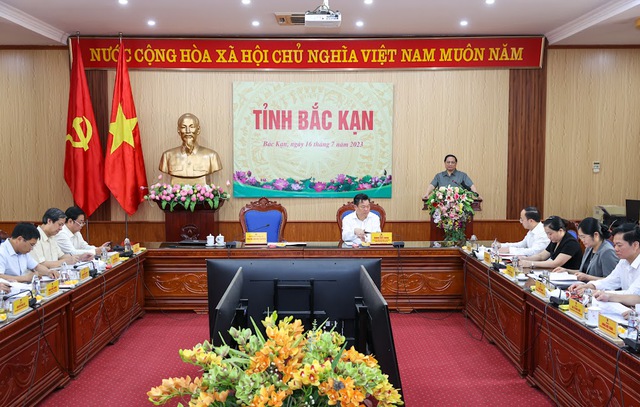 thu tuong pham minh chinh bac kan can tap trung vao 2 dot pha la kinh te rung va du lich