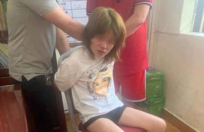 vu co gai gay roi tai tru so cong an quan o hai phong co giay dieu tri tam than