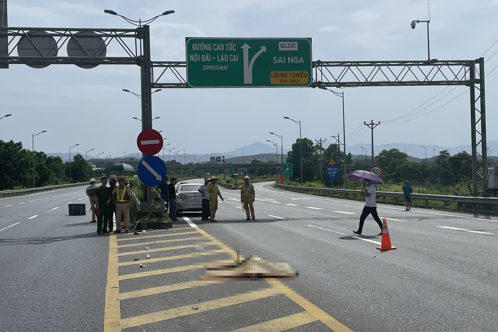 vu nguoi di bo bi tong tu vong tren duong cao toc tai xe o to gay tai nan da ra trinh dien2 vu nguoi di bo bi tong tu vong tren duong cao toc tai xe o to gay tai nan da ra trinh dien2