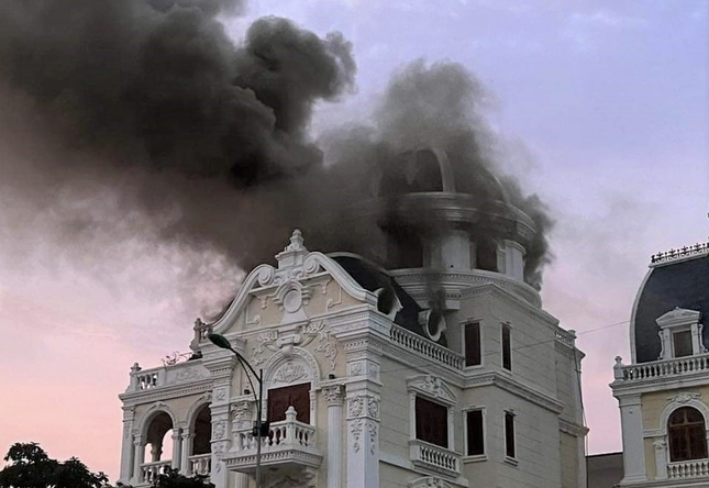 biet thu sang trong o hoa binh boc chay dieu dong ca xe phun be tong cuu hoa dspl 1 biet thu sang trong o hoa binh boc chay dieu dong ca xe phun be tong cuu hoa dspl 1