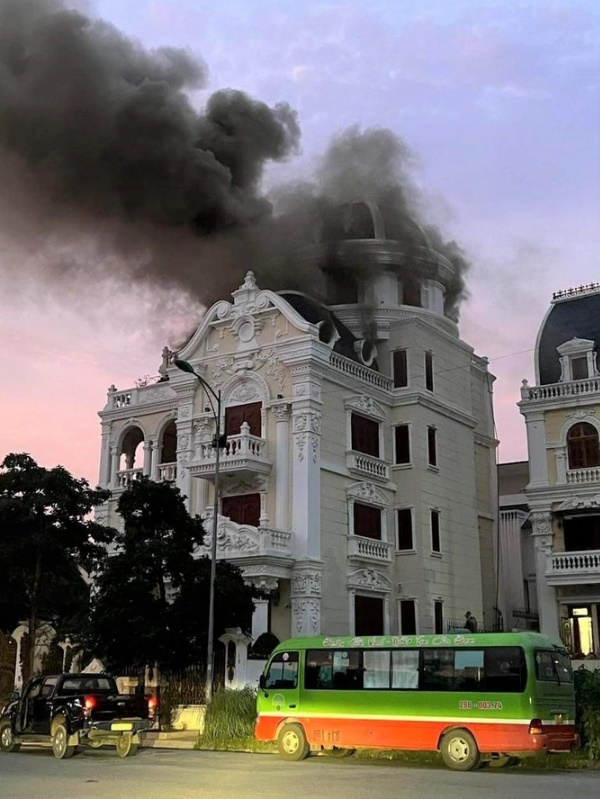 biet thu sang trong o hoa binh boc chay dieu dong ca xe phun be tong cuu hoa dspl 31 biet thu sang trong o hoa binh boc chay dieu dong ca xe phun be tong cuu hoa dspl 31