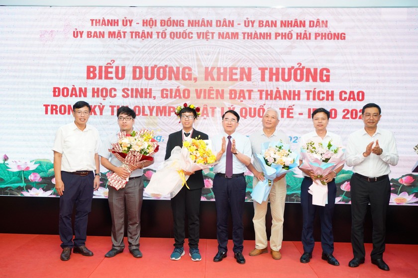 tin thoi su moi nong nhat ngay 2072023 hai phong chi 700 trieu khen thuong thay tro dat huy chuong bac olympic vat ly tin thoi su moi nong nhat ngay 2072023 hai phong chi 700 trieu khen thuong thay tro dat huy chuong bac olympic vat ly