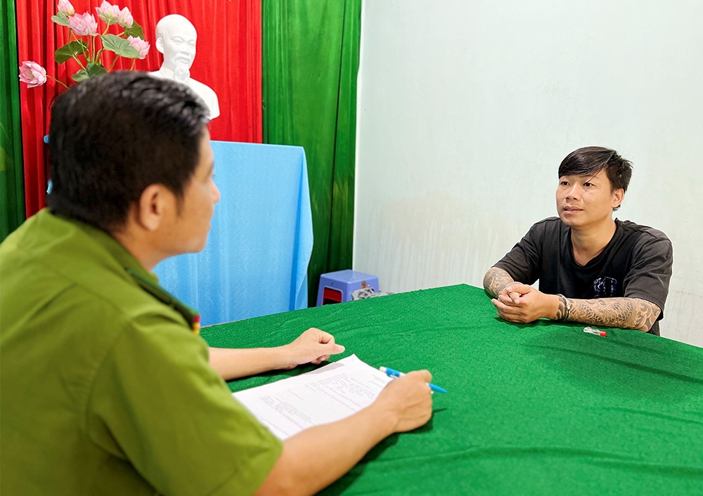 giau sung quan dung trong gau bong cung khong qua mat duoc cong an giau sung quan dung trong gau bong cung khong qua mat duoc cong an