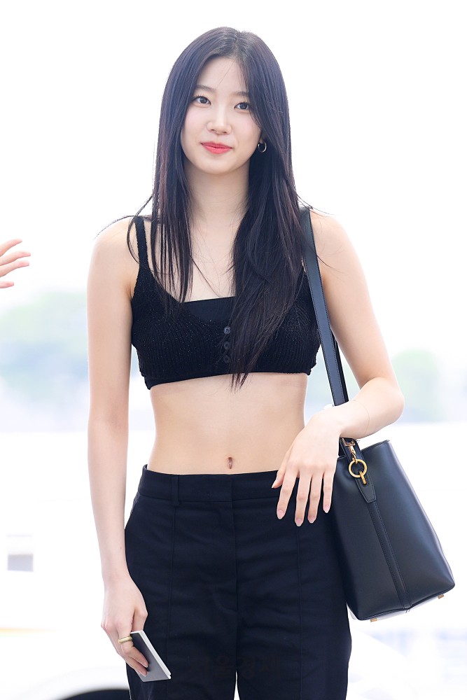 gu thoi trang san bay cua idol nhat ban gay tranh cai 1 gu thoi trang san bay cua idol nhat ban gay tranh cai 1