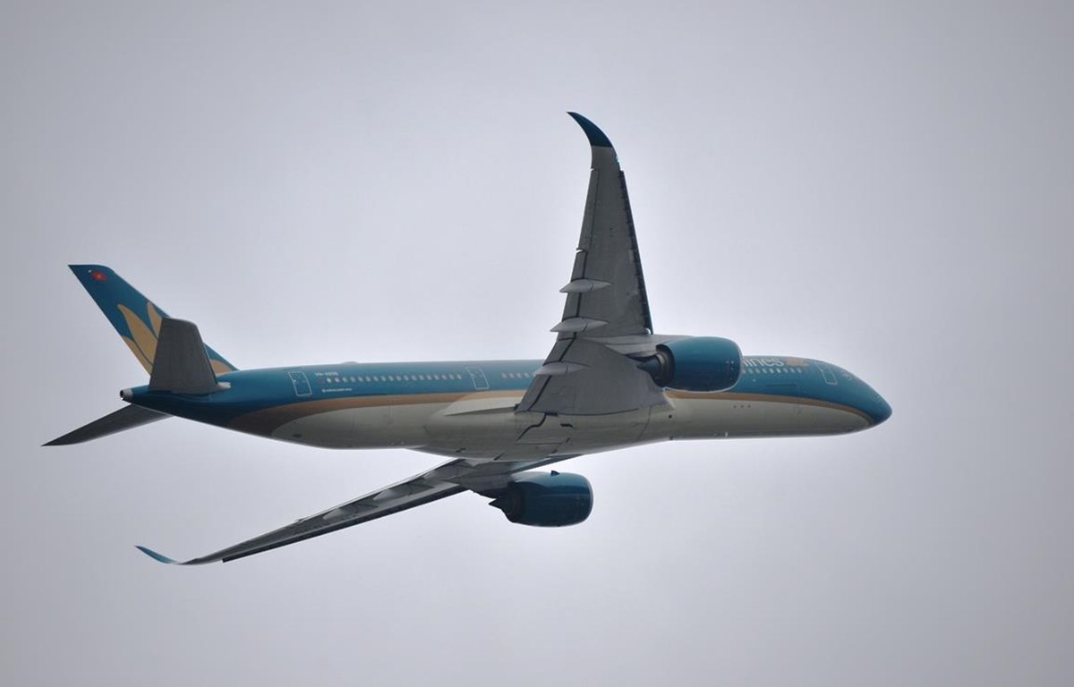 vietnam airlines dieu chinh nhieu duong bay quoc te de tranh bao doksuri