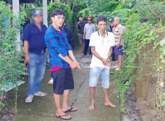 khoi to ke giup do nguoi bi nga xe roi tranh thu cuop giat day chuyen vang