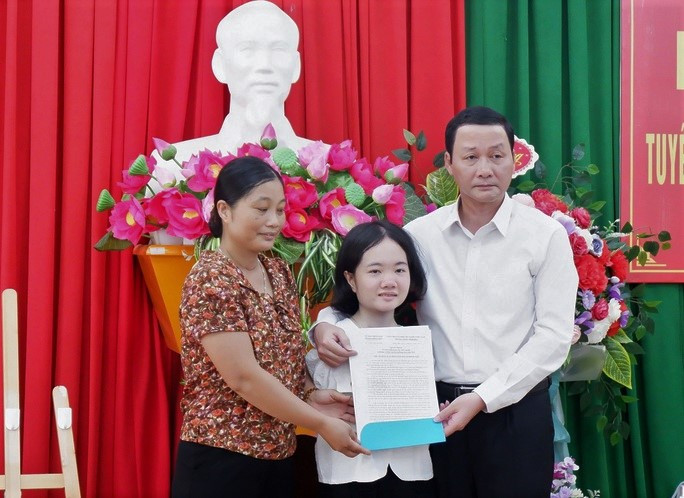 co giao khong tay nhan quyet dinh tuyen dung dac cach thuc hien uoc mo dung tren buc giang