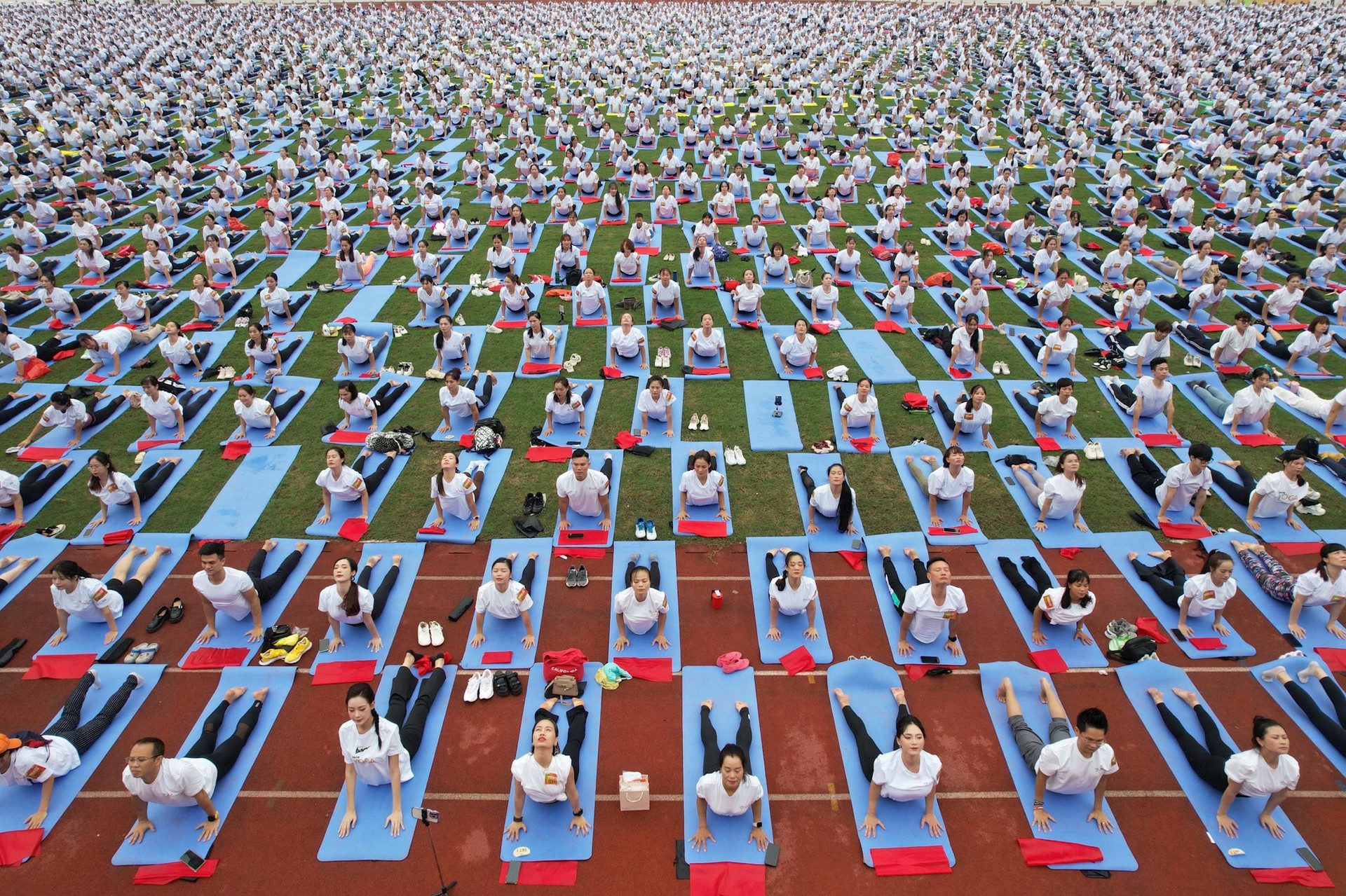 5000 nguoi dong dien yoga xep hinh la co to quoc xac lap ky luc dspl 1 5000 nguoi dong dien yoga xep hinh la co to quoc xac lap ky luc dspl 1