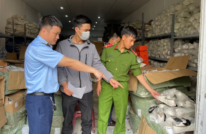 bat giu lo hang gia hon 1 5 ty dong o hai phong bat giu lo hang gia hon 1 5 ty dong o hai phong