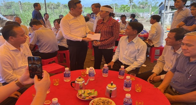 mot diem dan bi set danh tu vong tren ruong muo mot diem dan bi set danh tu vong tren ruong muo
