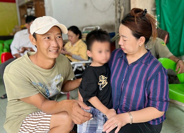 nguoi cuu be trai bi nem xuong song nhu mot co duyen neu sai lech mot phut se kho cuu chau be3