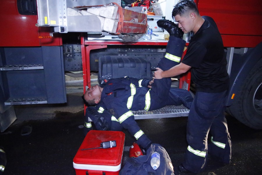 vu chay chung cu mini co 150 nguoi o linh cuu hoa bi thuong kiet suc sau nhieu gio chua chay dspl 12