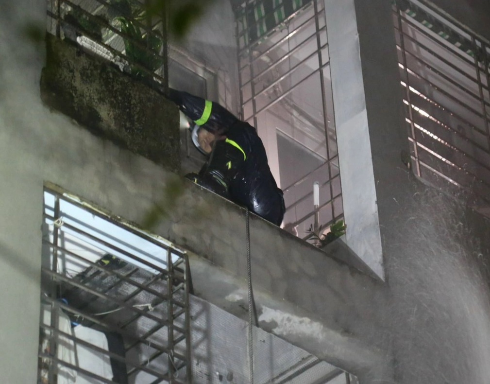 vu chay chung cu mini co 150 nguoi o linh cuu hoa bi thuong kiet suc sau nhieu gio chua chay dspl 3