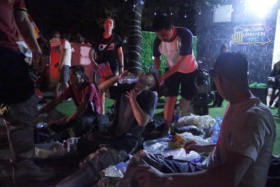 vu chay chung cu mini co 150 nguoi o linh cuu hoa bi thuong kiet suc sau nhieu gio chua chay dspl 6