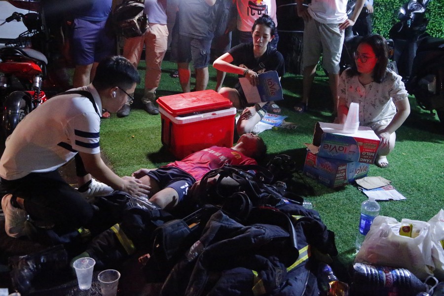 vu chay chung cu mini co 150 nguoi o linh cuu hoa bi thuong kiet suc sau nhieu gio chua chay dspl 7