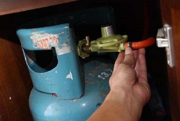 7 do dung quen thuoc trong nha co nguy co phat no cao ai cung phai biet de canh giac 6