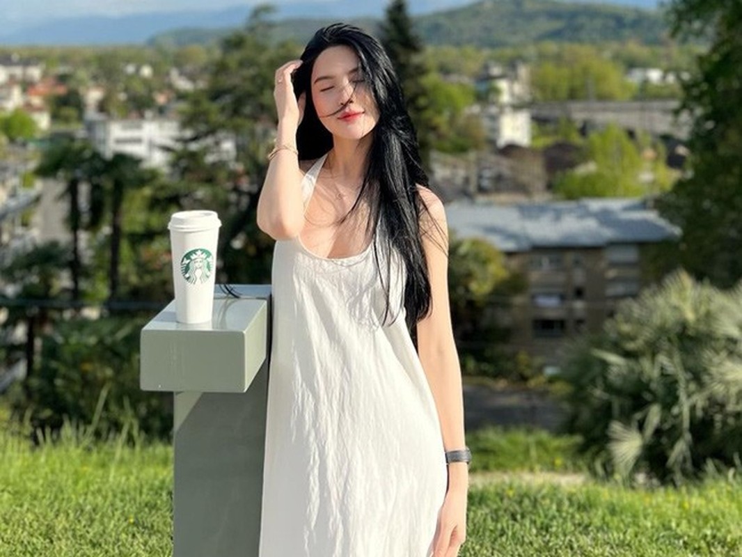 nhan sac thang hang cua hotgirl vuong tin don hen ho voi cau thu quang hai 2