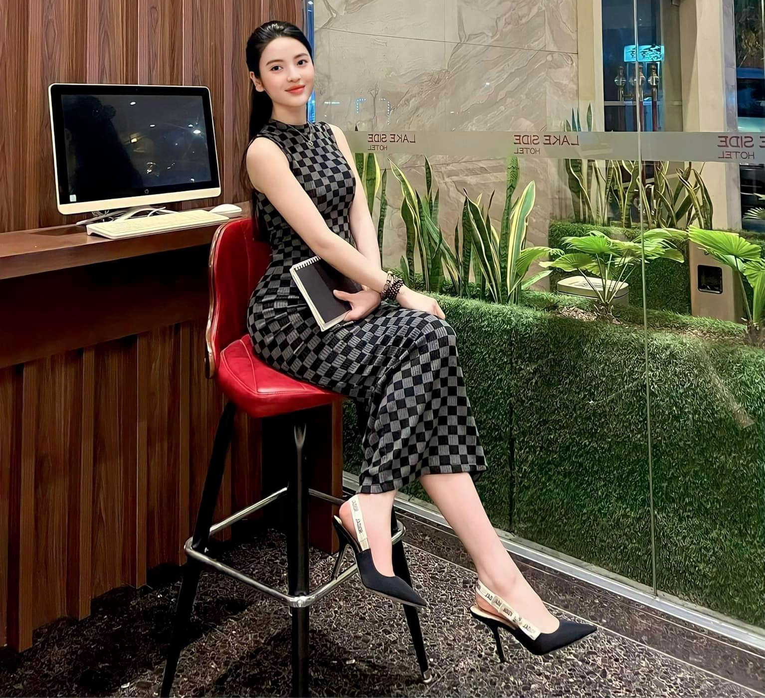 nhan sac thang hang cua hotgirl vuong tin don hen ho voi cau thu quang hai 4