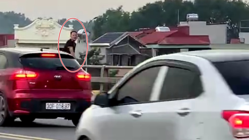 nam thanh nien dinh nhay cau tu tu csgt bac giang ngan chan kip thoi nam thanh nien dinh nhay cau tu tu csgt bac giang ngan chan kip thoi