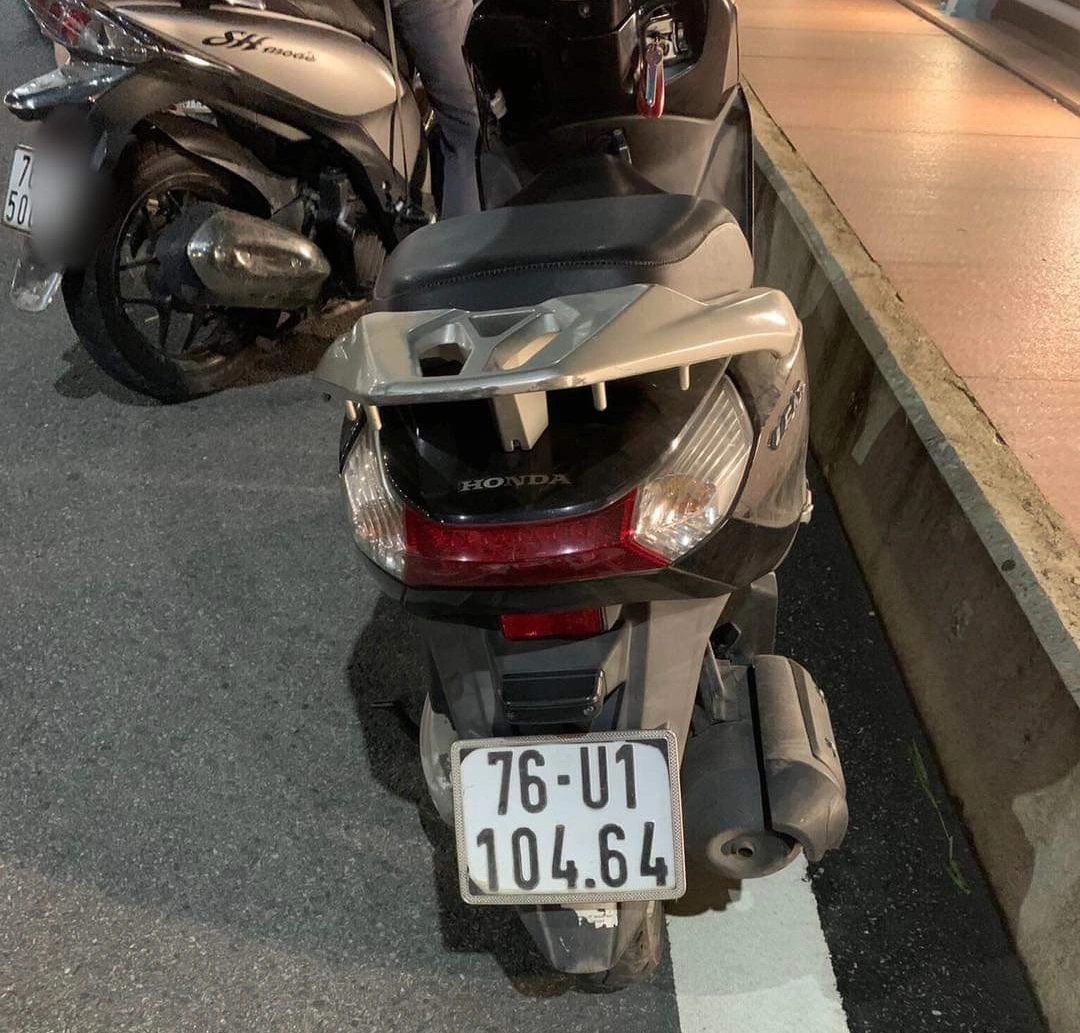 quang ngai nghi van nguoi phu nu de lai xe may tren cau nhay song tu van quang ngai nghi van nguoi phu nu de lai xe may tren cau nhay song tu van