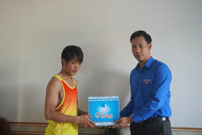 vu chay chung cu mini o ha noi tang bang khen cho nam shipper cuu nguoi2 vu chay chung cu mini o ha noi tang bang khen cho nam shipper cuu nguoi2