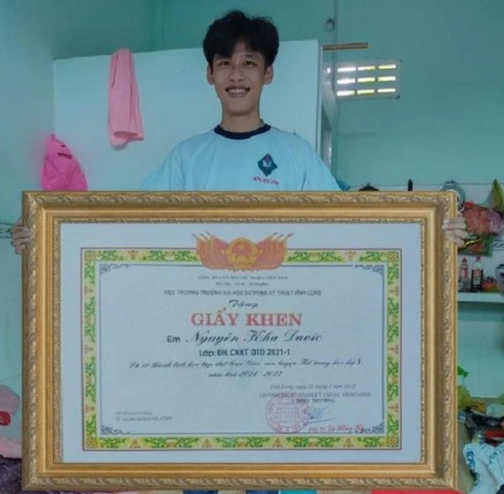 nam sinh duoc bo dat ten khong trung ai tung gay bao voi giay khen co 1 2 nam sinh duoc bo dat ten khong trung ai tung gay bao voi giay khen co 1 2