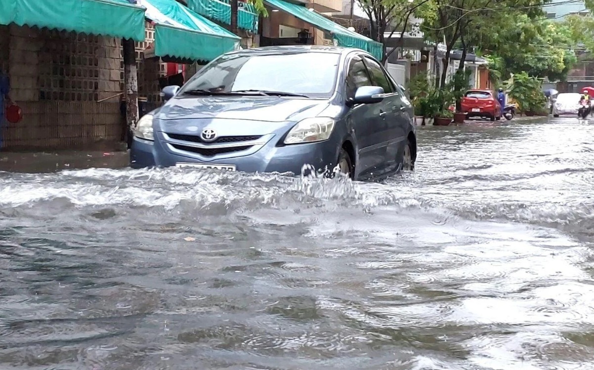 da nang mua trang troi nhieu tuyen duong ngap thanh song giao thong te liet 3