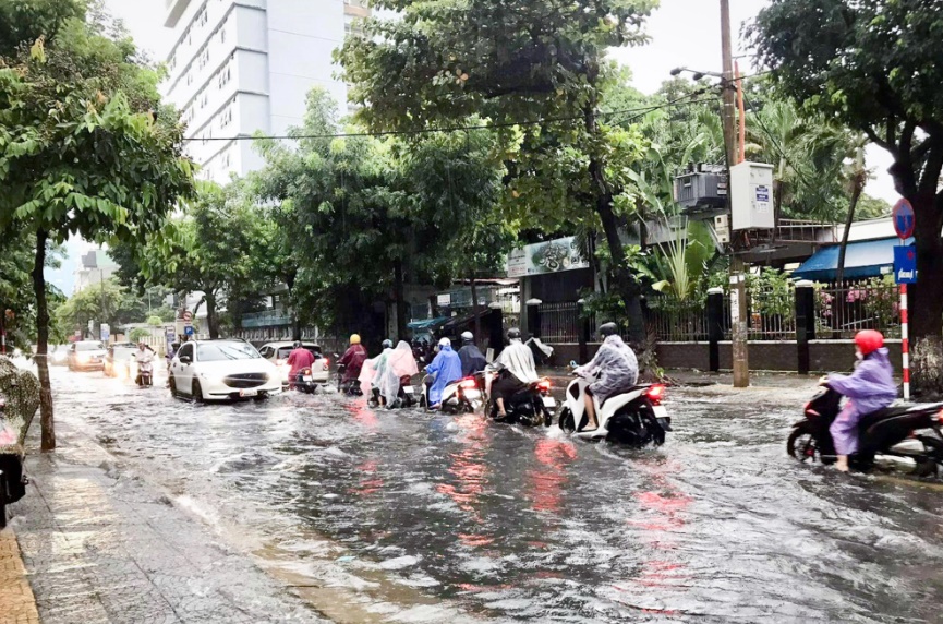 da nang mua trang troi nhieu tuyen duong ngap thanh song giao thong te liet 7