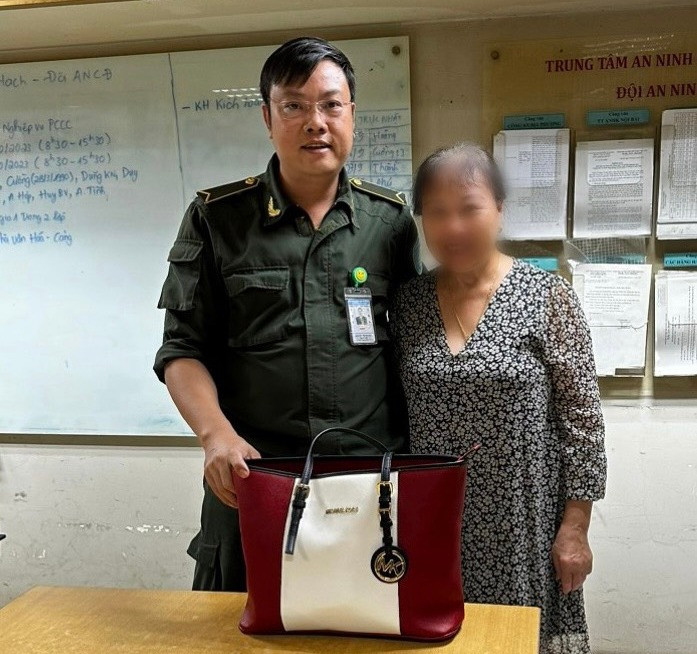 chi tran thi hong thuy nhan vien xe day trung tam khai thac ga noi bai 292 2 chi tran thi hong thuy nhan vien xe day trung tam khai thac ga noi bai 292 2