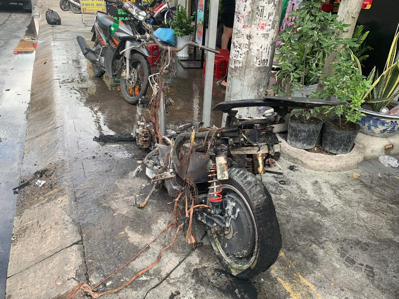 hien truong vu xe may dien boc chay ngun ngut tren duong o tphcm 1