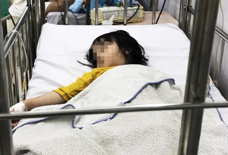 vu ngo doc hang loat sau tiec trung thu me hoang hot nhin con co giat truoc mat