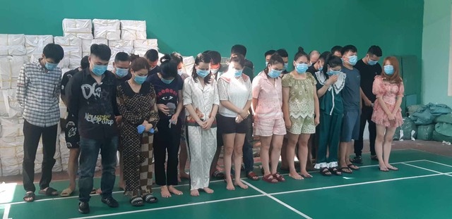 bat trum cuong tinh cung loat doi tuong to chuc tiec ma tuy trong ngoi nha 2 lop cua bat trum cuong tinh cung loat doi tuong to chuc tiec ma tuy trong ngoi nha 2 lop cua
