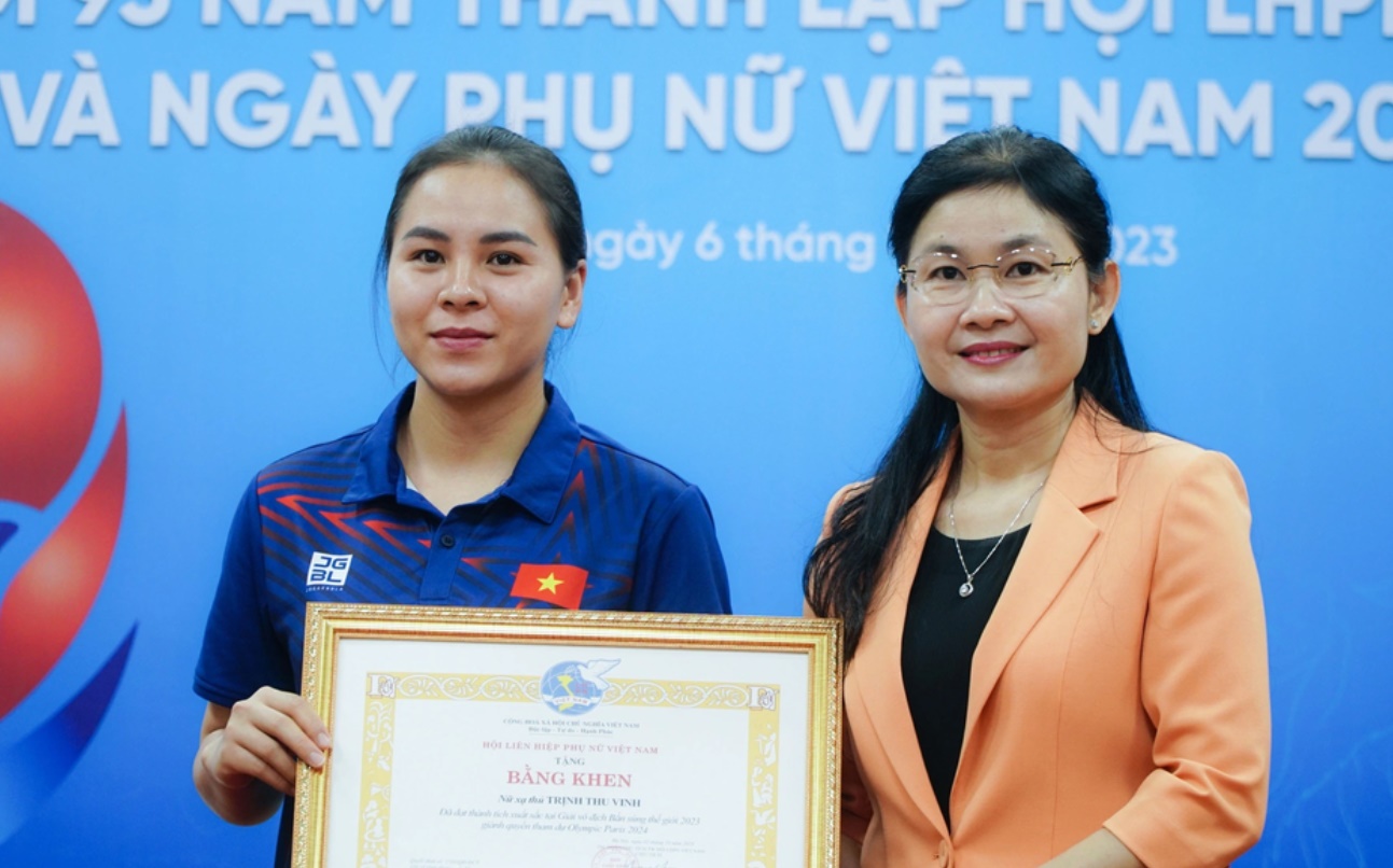 trao bang khen cho trinh thu vinh nu xa thu gianh quyen tham du olympic 2024 trao bang khen cho trinh thu vinh nu xa thu gianh quyen tham du olympic 2024