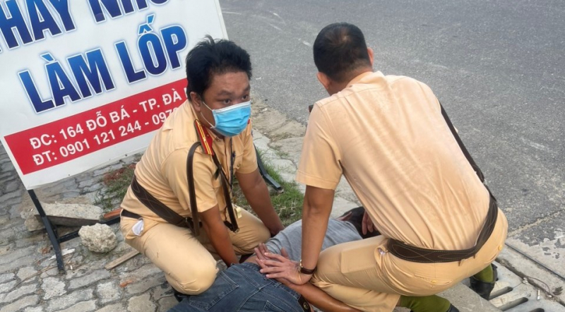 tai xe phong bat mang chong doi csgt vi xe tai het kiem dinh 9 nam 4 tai xe phong bat mang chong doi csgt vi xe tai het kiem dinh 9 nam 4